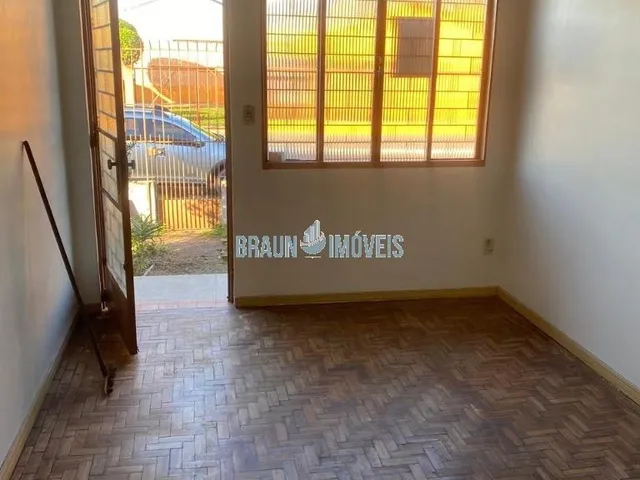 Imagem 15: 02 Casas de alvenaria em terreno de 10x30, murado e com grades altas, Casa da frente com