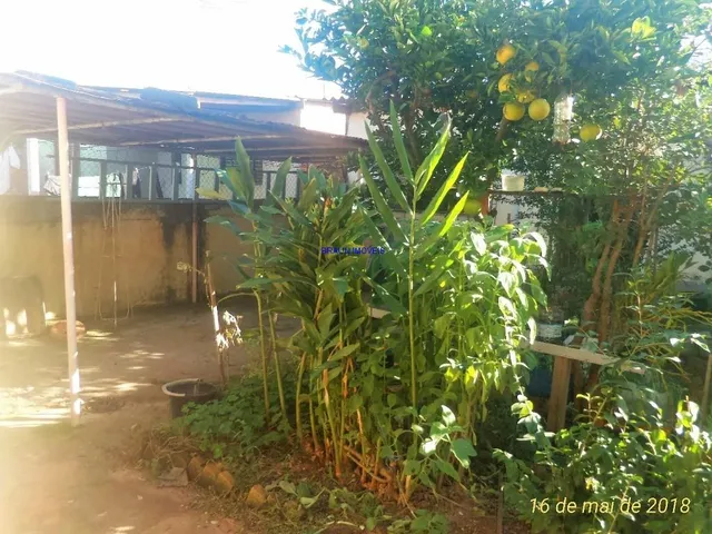Imagem 7: 02 Casas de alvenaria em terreno de 10x30, murado e com grades altas, Casa da frente com