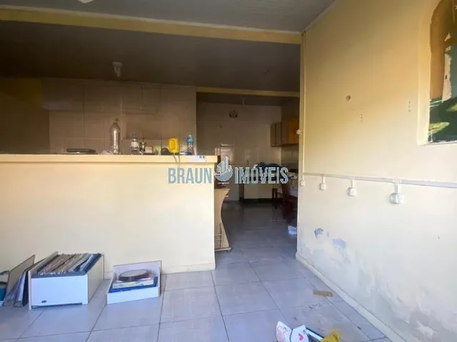 Imagem 6: 02 Casas de alvenaria em terreno de 10x30, murado e com grades altas, Casa da frente com