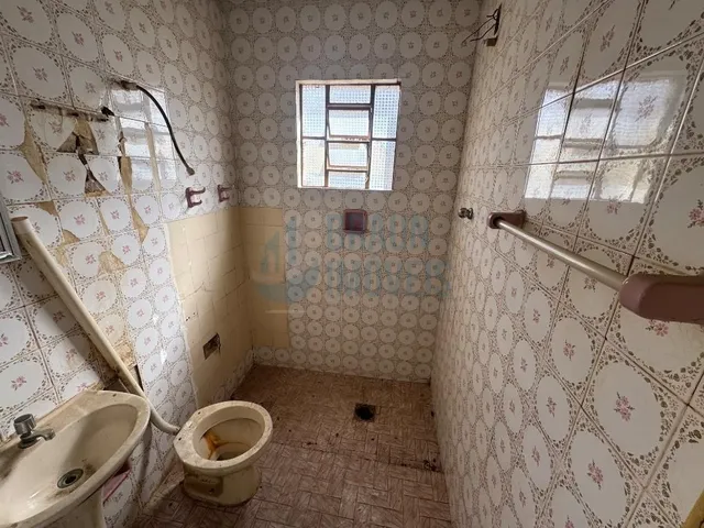 Imagem 16: 02 Casas de alvenaria em terreno de 10x30, murado e com grades altas, Casa da frente com