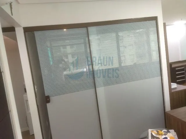 Imagem 4: Sala comercial com moveis panejados no 7° andar e, Porto Alegre, Bairro Maria Goretti