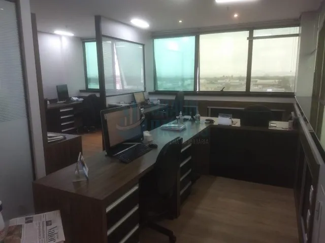 Imagem 2: Sala comercial com moveis panejados no 7° andar e, Porto Alegre, Bairro Maria Goretti