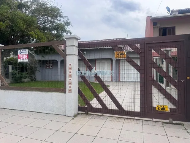 Imagem 1: Casa Mobiliada com 5 Quartos no Centrinho do Nova Tramandaí.. Casa com Amplo Patio e 5 Quartos