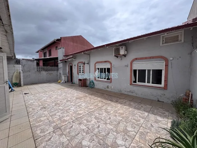 Imagem 3: Casa Mobiliada com 5 Quartos no Centrinho do Nova Tramandaí.. Casa com Amplo Patio e 5 Quartos