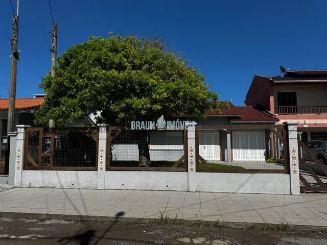Imagem 2: Casa Mobiliada com 5 Quartos no Centrinho do Nova Tramandaí.. Casa com Amplo Patio e 5 Quartos