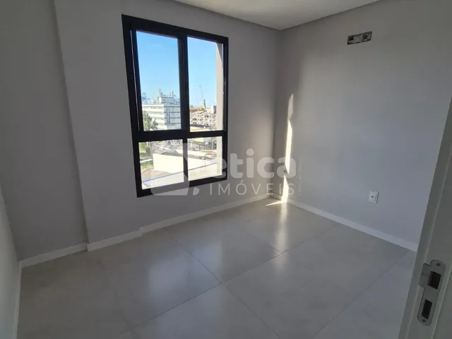 Imagem 2: Apartamento de 03 dormitórios sendo 01 suíte e 02 vagas para locação na Vila