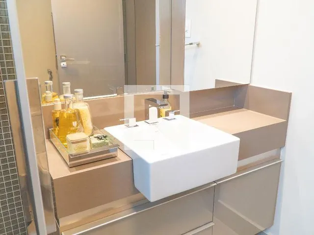 Imagem 8: Localizado no charmoso bairro de Higienópolis, este apartamento oferece uma excelente