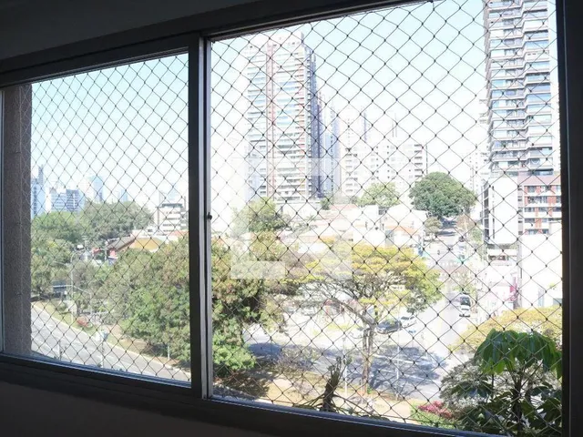 Imagem 2: Localizado na vibrante cidade de São Paulo, este apartamento oferece uma experiência de