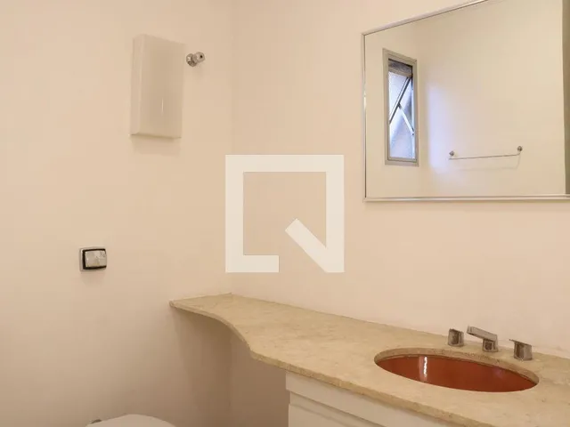 Imagem 14: Localizado na vibrante cidade de São Paulo, este apartamento oferece uma experiência de