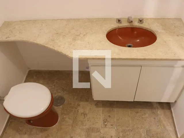 Imagem 6: Localizado na vibrante cidade de São Paulo, este apartamento oferece uma experiência de