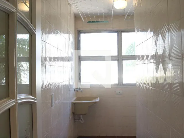 Imagem 9: Localizado na vibrante cidade de São Paulo, este apartamento oferece uma experiência de