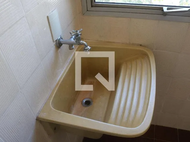 Imagem 12: Localizado na vibrante cidade de São Paulo, este apartamento oferece uma experiência de