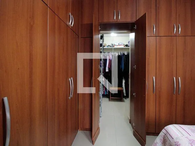 Imagem 3: Esta ampla casa de 235 m² oferece o equilíbrio perfeito entre conforto e funcionalismo