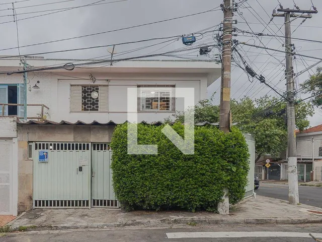 Imagem 4: Esta encantadora casa localizada em São Paulo oferece um espaço amplo e confortável