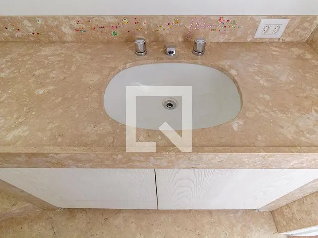 Imagem 2: Descubra um espetacular apartamento à venda no prestigiado bairro de Higienópolis. Com