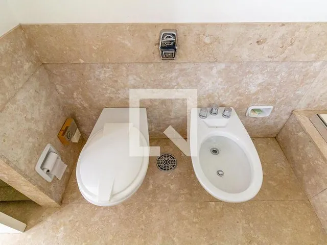Imagem 9: Descubra um espetacular apartamento à venda no prestigiado bairro de Higienópolis. Com