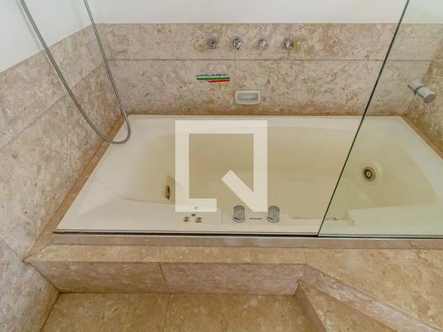Imagem 10: Descubra um espetacular apartamento à venda no prestigiado bairro de Higienópolis. Com