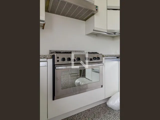 Imagem 8: Descubra um espetacular apartamento à venda no prestigiado bairro de Higienópolis. Com