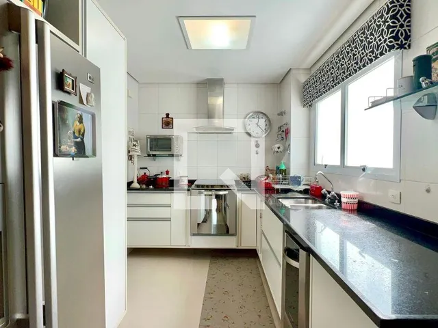 Imagem 12: Localizado no charmoso bairro do Sumaré, em São Paulo, este apartamento oferece uma