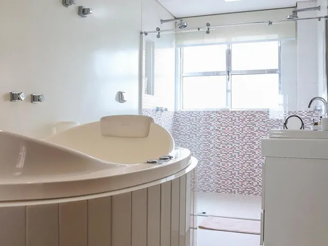 Imagem 2: Agende sua Visita Agora Mesmo. Para Venda Com 4 Quartos e 4 Banheiros, 220 m² em