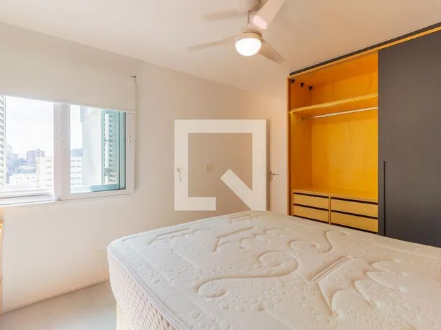Imagem 5: Localizado no vibrante bairro de Pinheiros, em São Paulo, este apartamento oferece uma