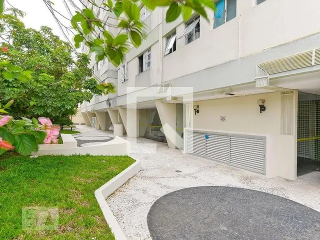 Imagem 15: Localizado no vibrante bairro de Pinheiros, em São Paulo, este apartamento oferece uma