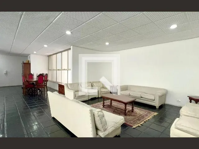 Imagem 12: Localizado no vibrante bairro de Pinheiros, em São Paulo, este apartamento oferece uma