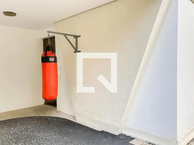 Imagem 10: Localizado no vibrante bairro de Pinheiros, em São Paulo, este apartamento oferece uma