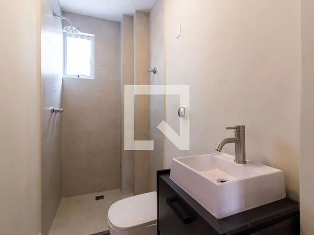 Imagem 4: Localizado no vibrante bairro de Pinheiros, em São Paulo, este apartamento oferece uma