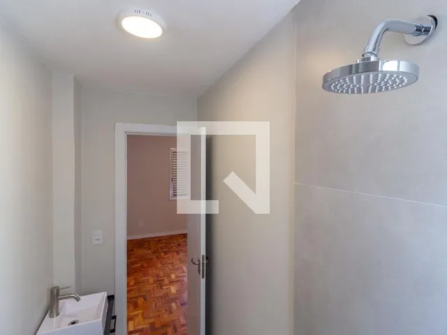 Imagem 13: Localizado no vibrante bairro de Pinheiros, em São Paulo, este apartamento oferece uma