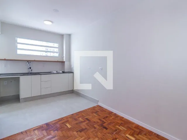Imagem 5: Localizado no vibrante bairro de Pinheiros, em São Paulo, este apartamento oferece uma
