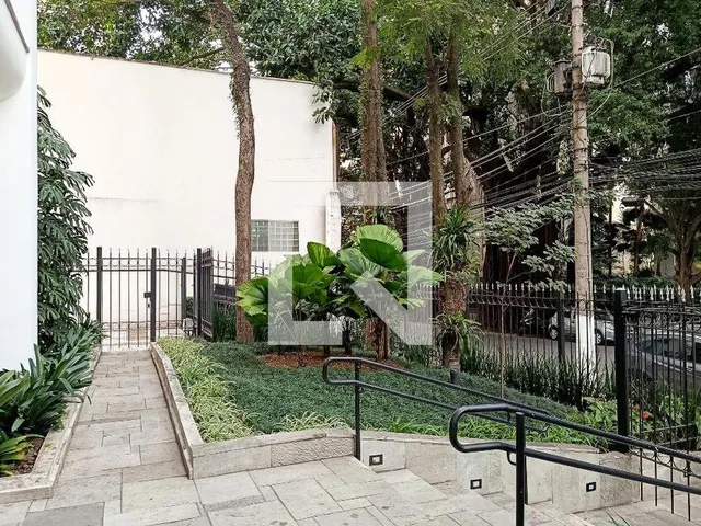 Imagem 9: Localizado em São Paulo, este apartamento oferece uma experiência de moradia