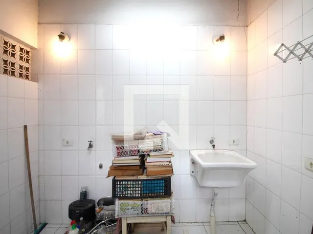 Imagem 10: Localizada em São Paulo, esta espaçosa casa de 260 metros quadrados oferece um ambiente
