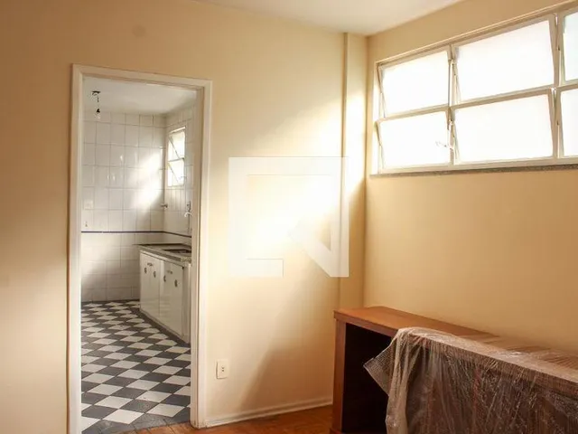 Imagem 5: Explore este espaçoso apartamento localizado no charmoso bairro de Higienópolis. Com