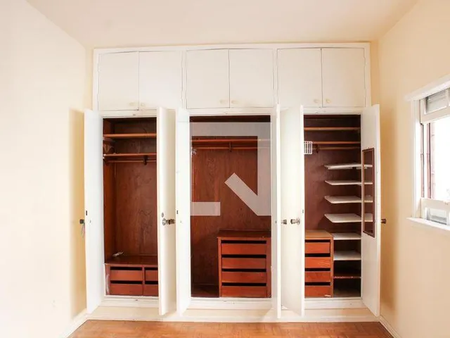 Imagem 9: Explore este espaçoso apartamento localizado no charmoso bairro de Higienópolis. Com