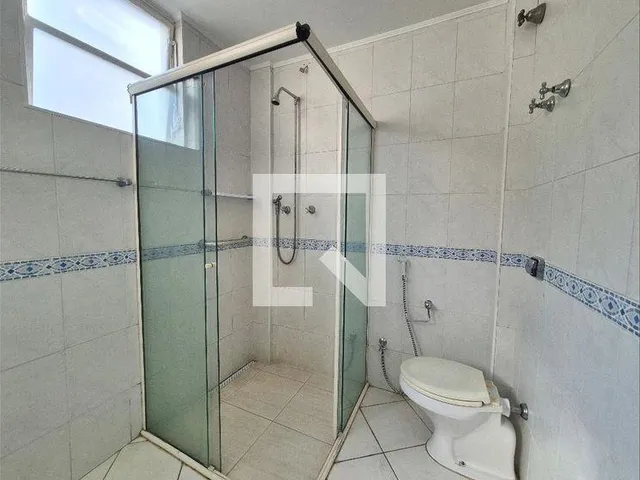 Imagem 4: Explore este espaçoso apartamento localizado no charmoso bairro de Higienópolis. Com