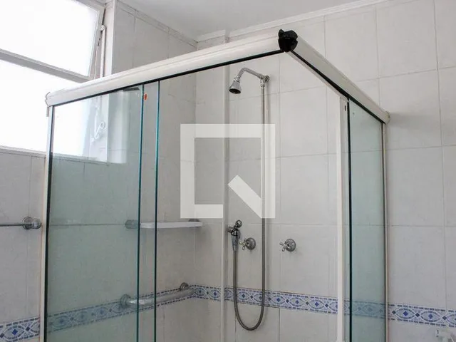 Imagem 13: Explore este espaçoso apartamento localizado no charmoso bairro de Higienópolis. Com