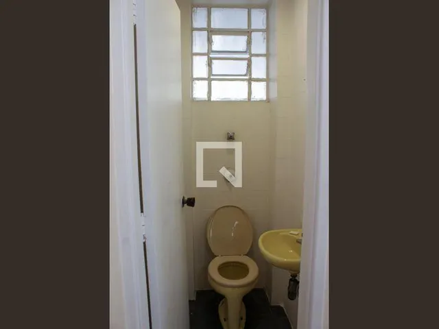 Imagem 8: Explore este espaçoso apartamento localizado no charmoso bairro de Higienópolis. Com