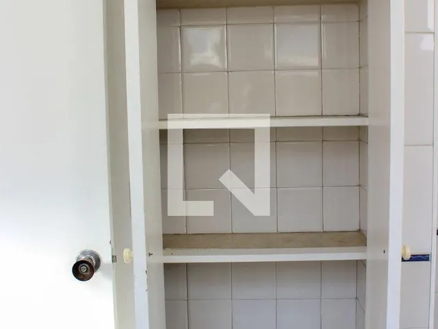 Imagem 10: Explore este espaçoso apartamento localizado no charmoso bairro de Higienópolis. Com