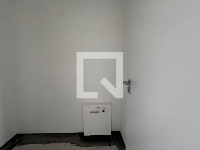 Imagem 4: Localizado na vibrante cidade de São Paulo, este apartamento oferece uma combinação
