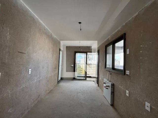 Imagem 12: Localizado na vibrante cidade de São Paulo, este apartamento oferece uma combinação