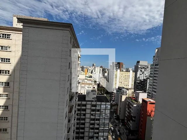 Imagem 14: Localizado na vibrante cidade de São Paulo, este apartamento oferece uma combinação