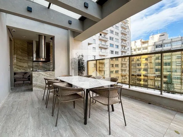 Imagem 8: Localizado na vibrante cidade de São Paulo, este apartamento oferece uma combinação