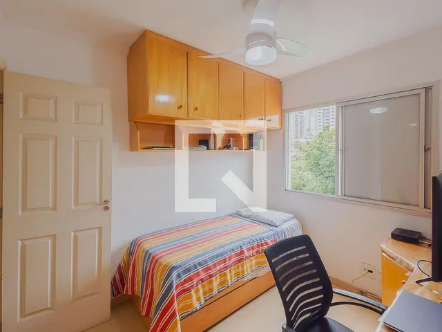 Imagem 5: Este espaçoso apartamento de 72 metros quadrados está localizado no charmoso bairro da