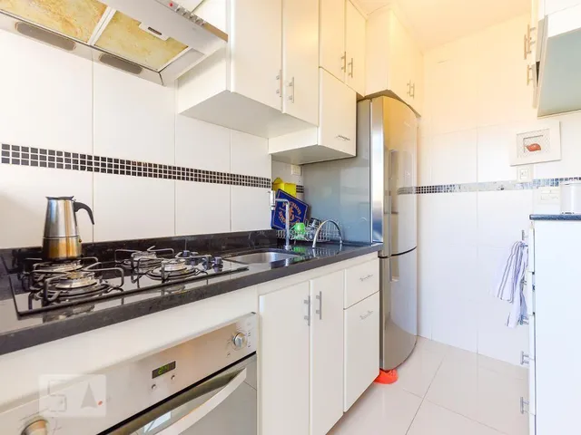 Imagem 4: Este espaçoso apartamento de 114 metros quadrados oferece o equilíbrio perfeito entre