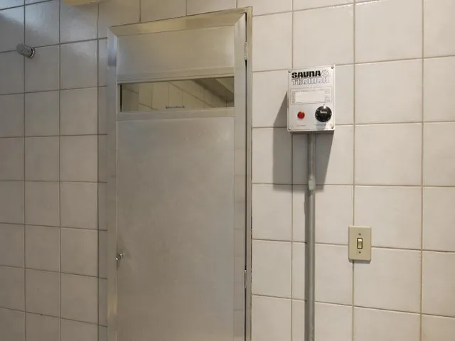 Imagem 9: Este espaçoso apartamento de 114 metros quadrados oferece o equilíbrio perfeito entre