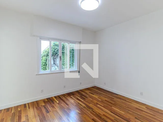Imagem 9: Este espaçoso apartamento de 138 metros quadrados oferece uma excelente oportunidade