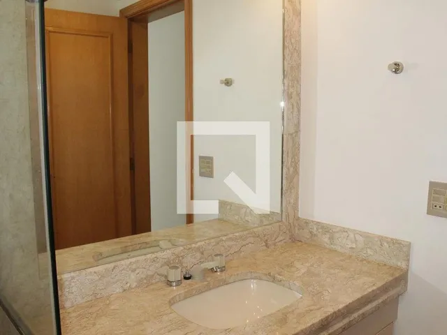 Imagem 5: Este espaçoso apartamento localizado no charmoso bairro de Higienópolis é uma