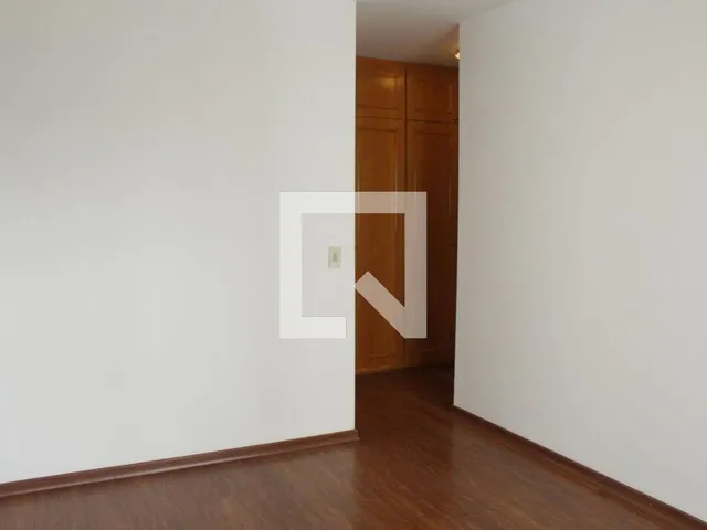 Imagem 4: Este espaçoso apartamento localizado no charmoso bairro de Higienópolis é uma