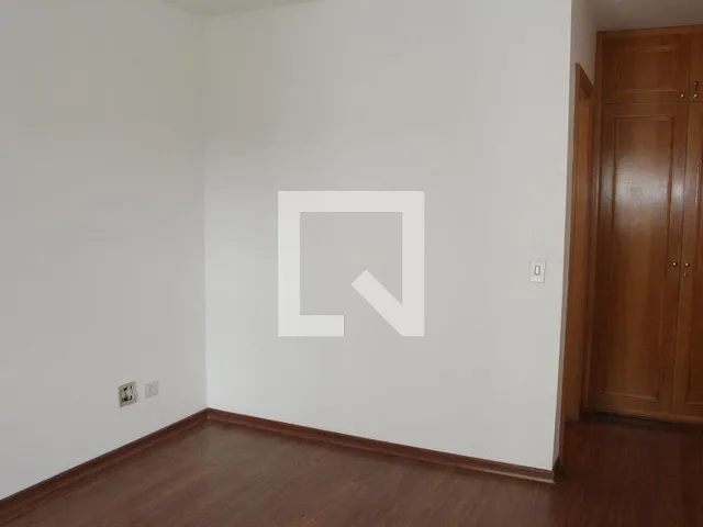 Imagem 6: Este espaçoso apartamento localizado no charmoso bairro de Higienópolis é uma